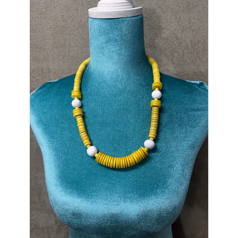 Vintage 80s/90s Yellow Wood Bead Statement Necklace Boho Retro Chunky Jewelry - Picture 2 of 5